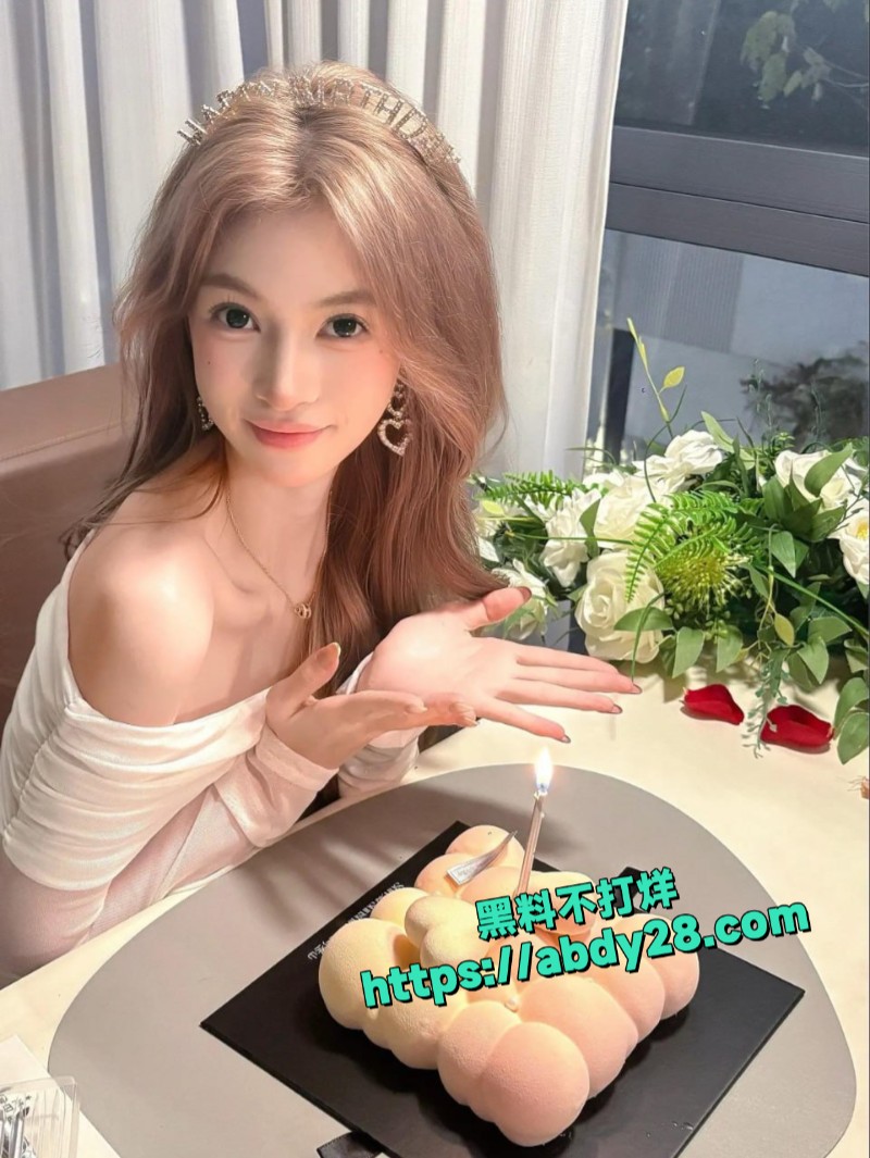 高颜值美妆网红小小舒6