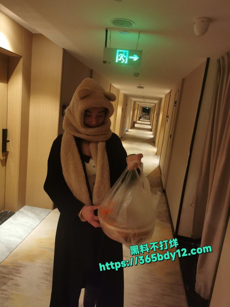某公司旅游规划师姚敏新婚期间背着老公出来卖逼找金主调教2