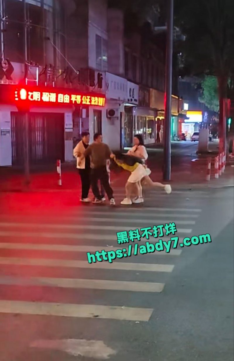 江西上饶市一男子点技师没钱付款4