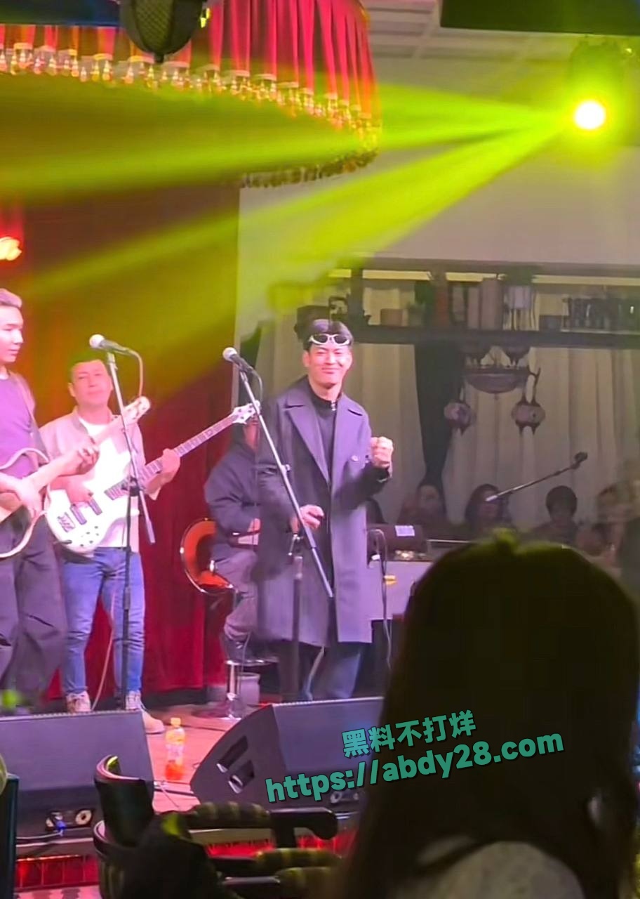 抖音藏族网红董朱被原配锤渣男 75