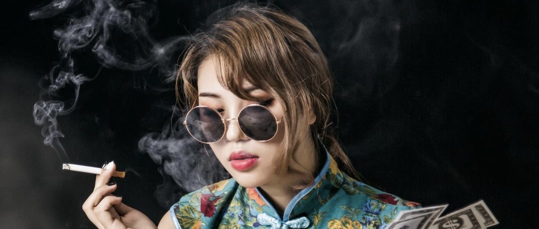 抖音 双马尾的带枪少女 上票就露的福利抖主