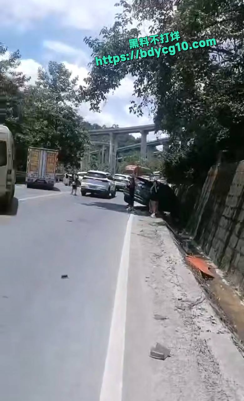 云南临沧云县羊头岩祥临公路车祸3