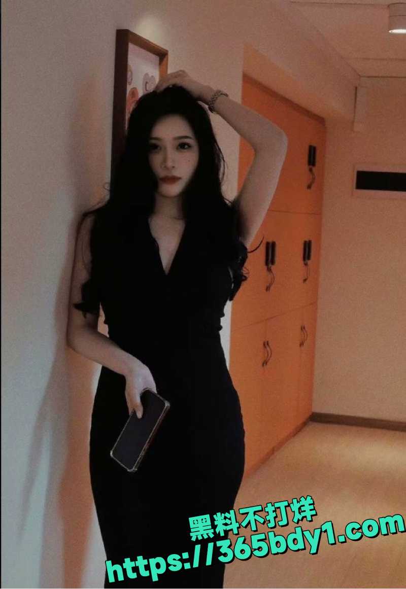 女友闺蜜车震后夹精让我狂舔逼4