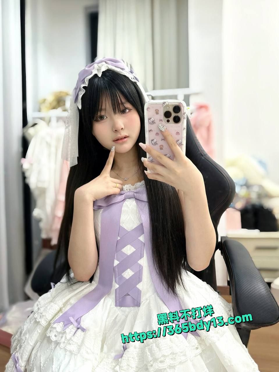 47万粉丝美女网红洛宝 8