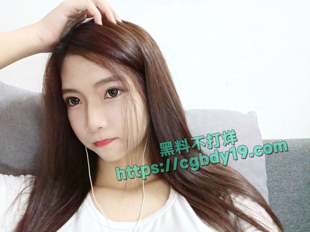 清纯美少女逆天骚操作在朋友圈直播和男友爱爱过程14