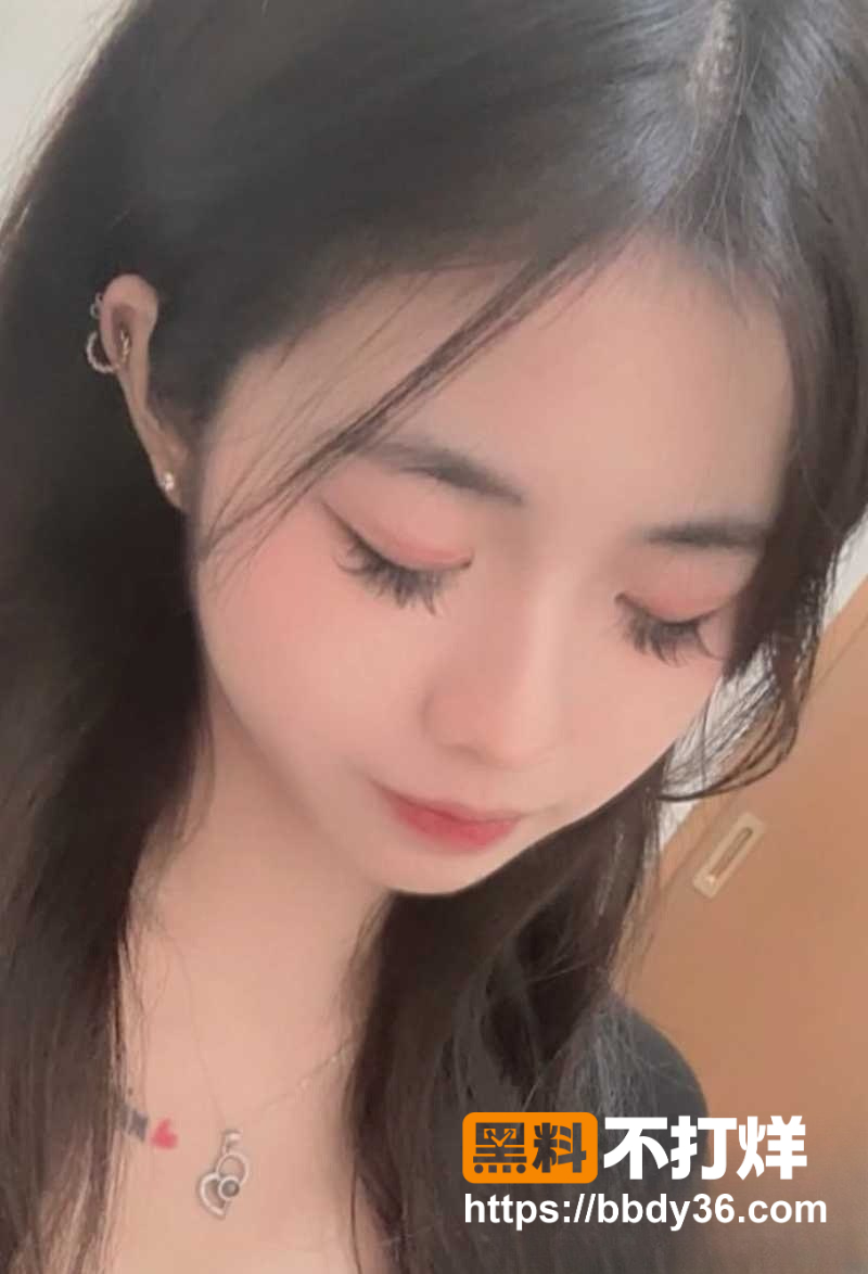 学生妹情侣私拍流出4