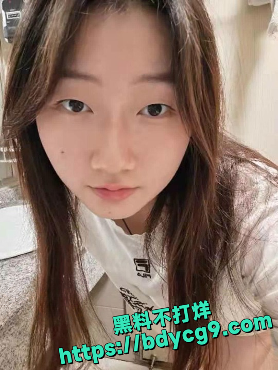 曲阜师范大学05年小母狗何鑫裸体自拍玩穴4