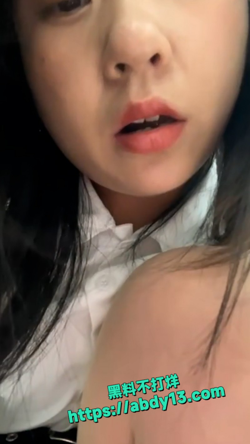 清纯模特私拍爆表尺度 9