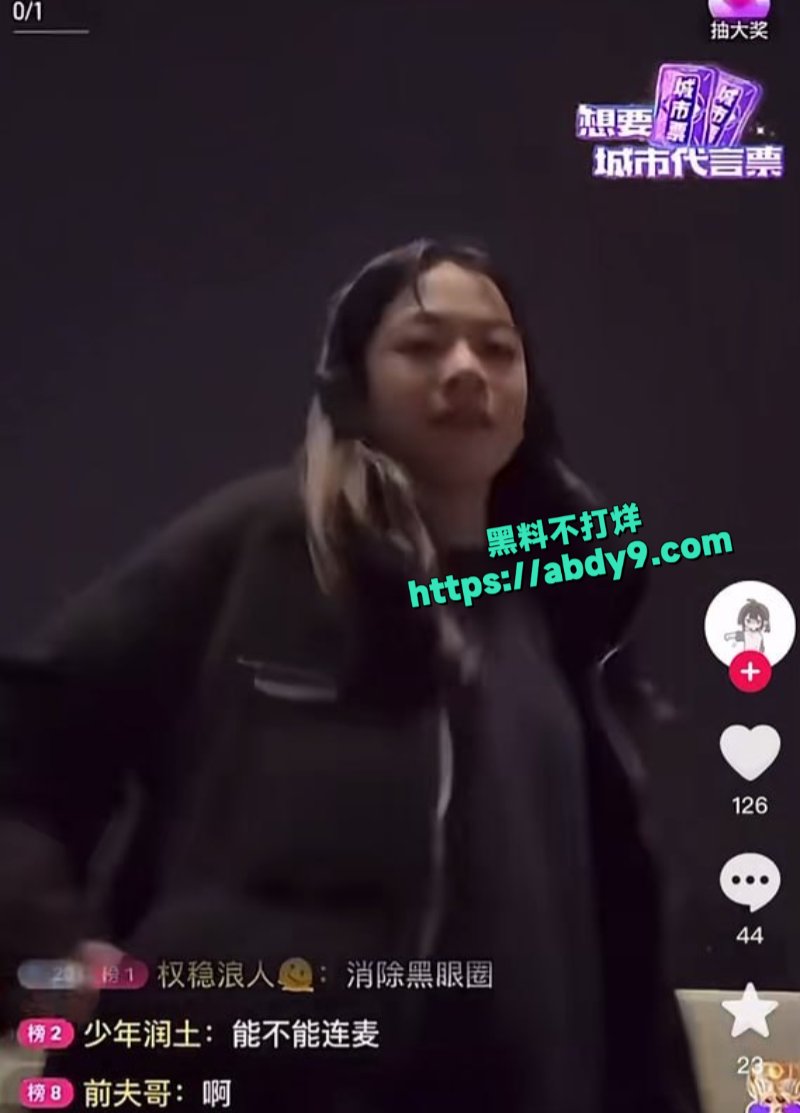广西南宁邕江桥女子开播自杀2