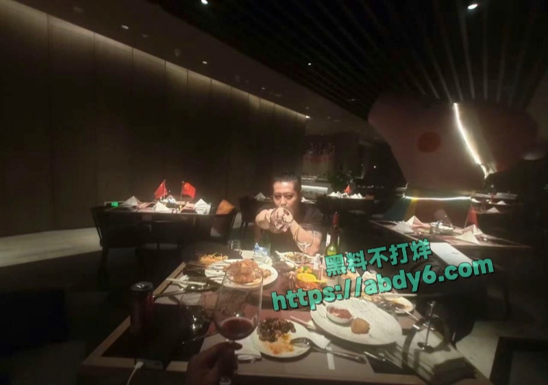 民族歌手乌兰图雅出轨贝斯手郝梓杰 20