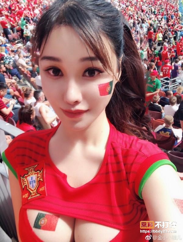 女球迷脱衣漏奶庆祝12