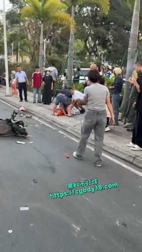 海南三亚金鸡岭路口现场，白色货车严重失控5