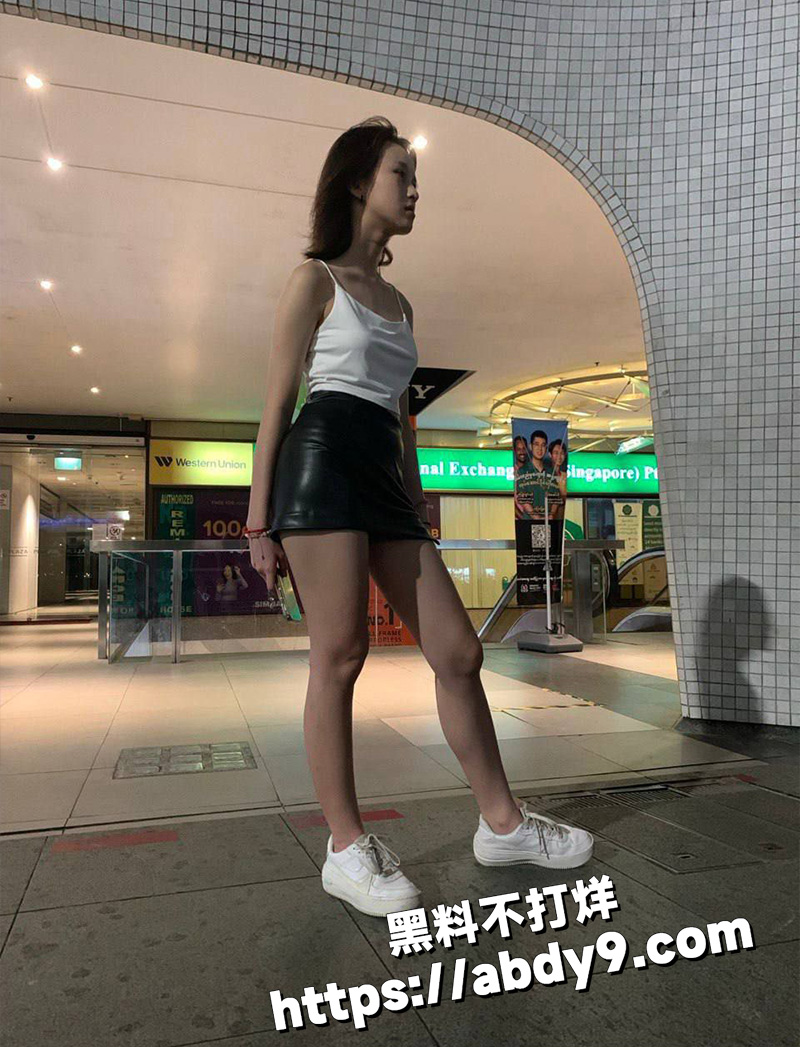 新加坡短发大奶5