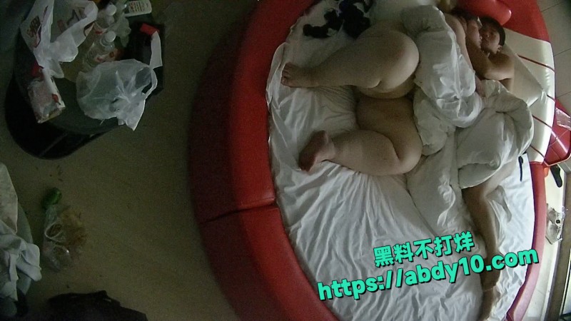 酒店真实偷拍女肥猪 7