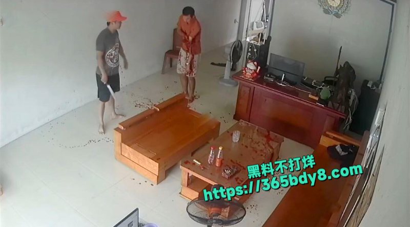 越南一名男子因感情纠纷砍断了另一名男子的手臂1