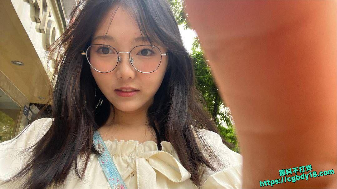 承德医学院  反差眼镜妹郭嘉彤