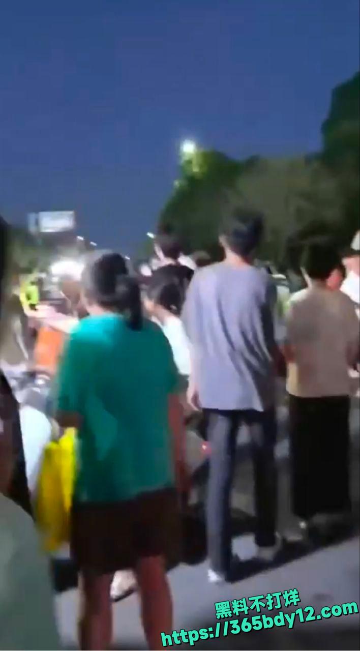 安徽省阜阳市颍上县摊位纠纷致砍人事件3.