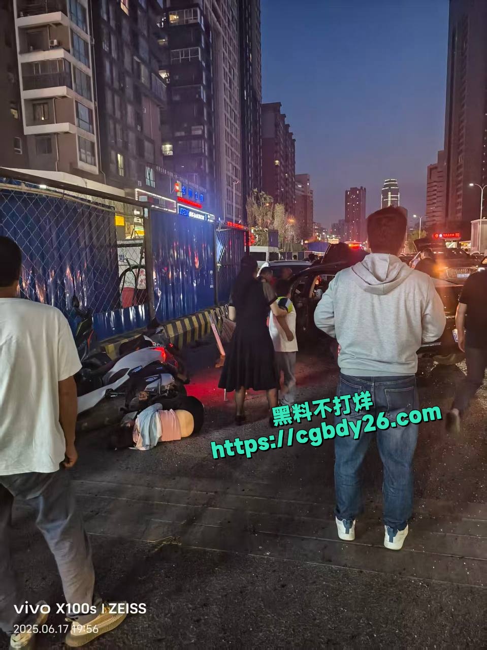 沈阳大学门口公交车撞人2死16伤4