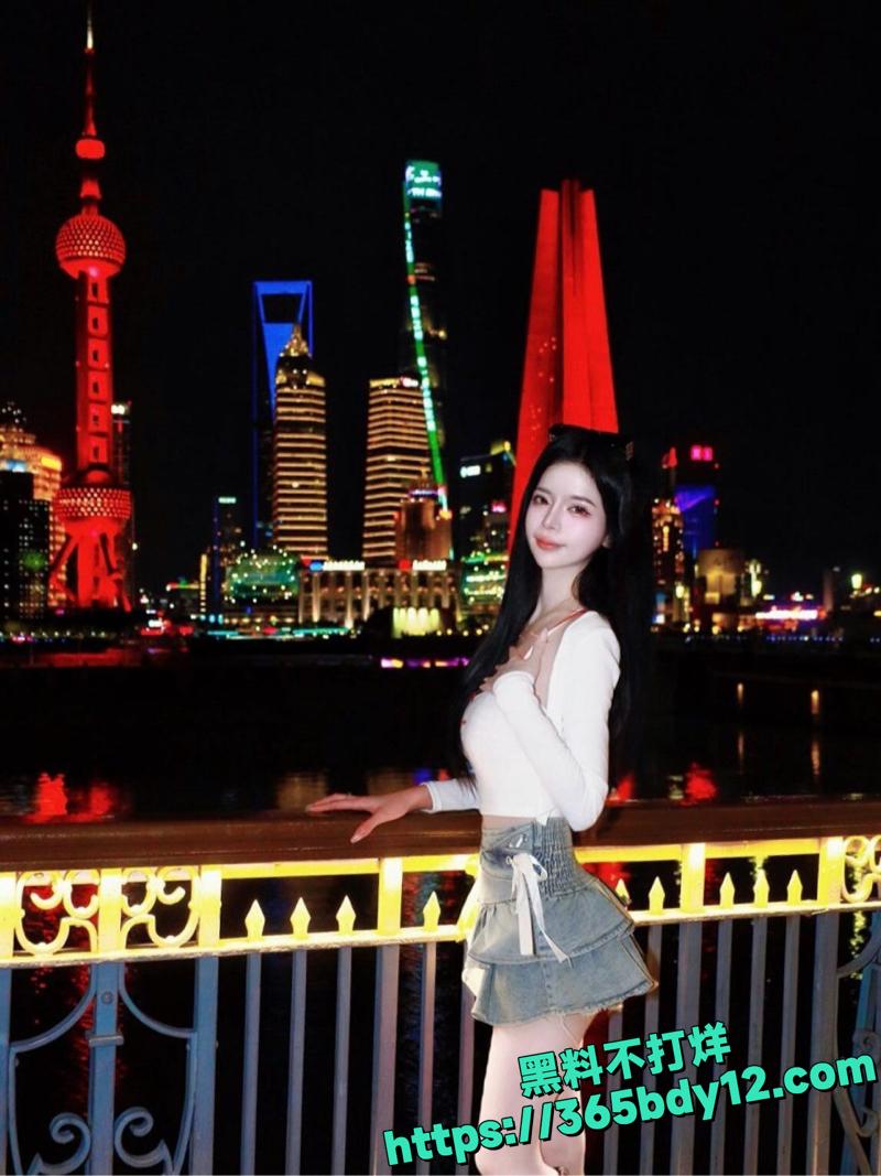网红依婷与男友激情自拍后入视频2.