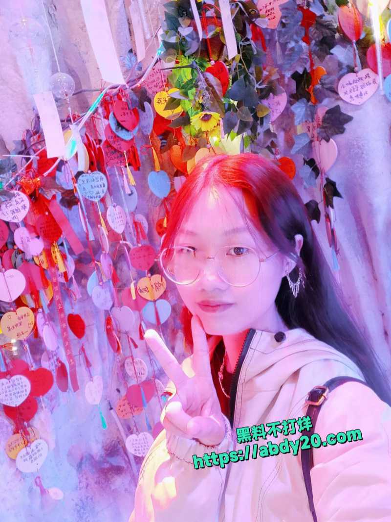 福建眼镜嫩妹魏彩霞裸贷视频曝光 1