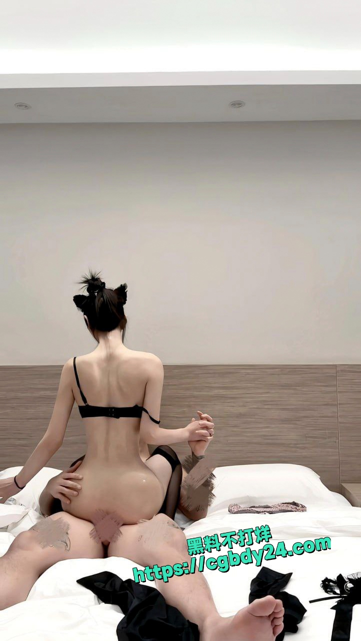 魔鬼身材极品反差婊leelee口暴吞精不雅视频曝光9