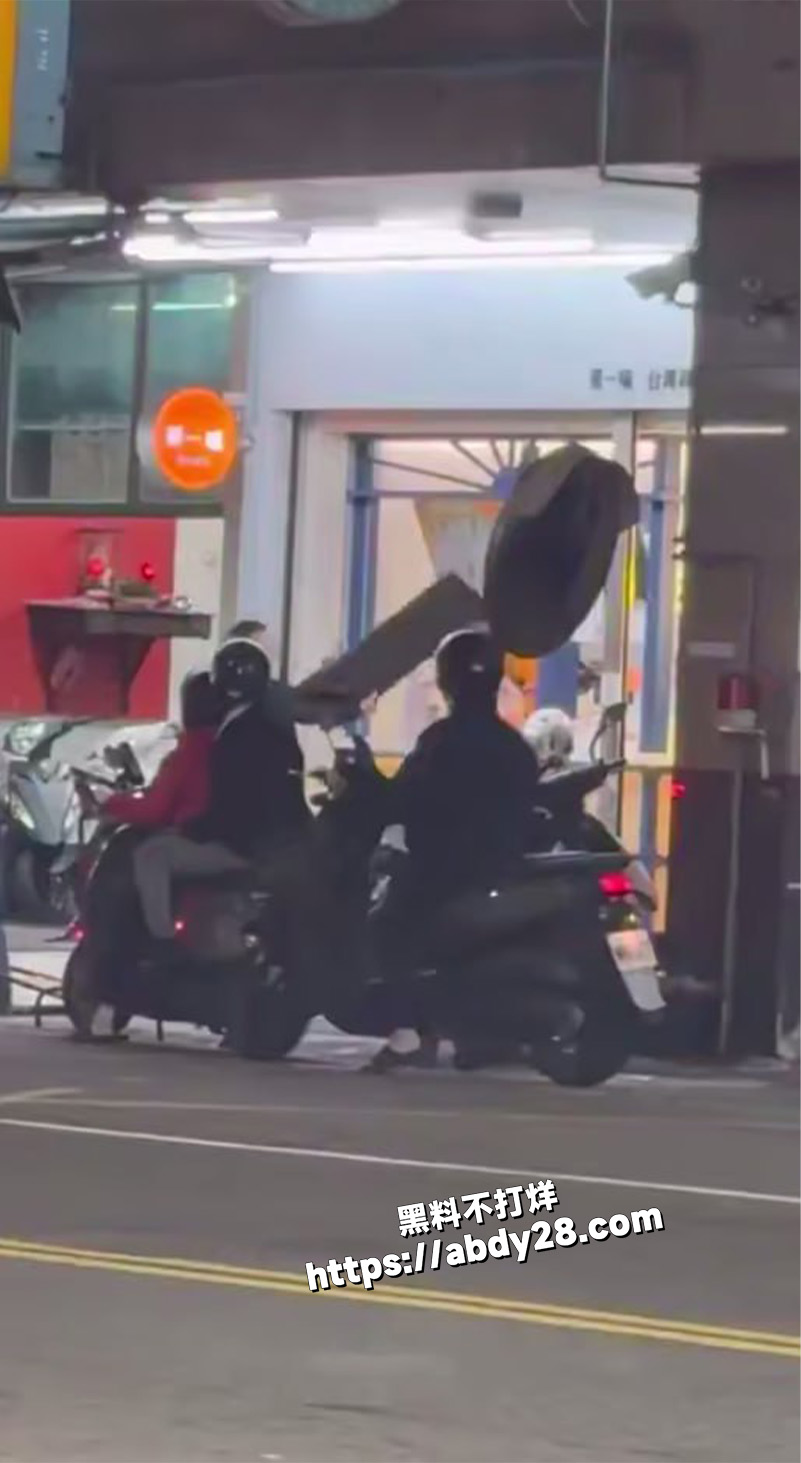 台湾台中一奶茶店发生争执