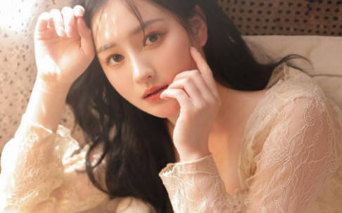 美乳美女老板被下属颜射 私下反差极大 办公室禁忌彻底失控