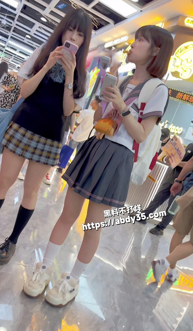 街拍抄底大神KFC抄底.jpg4