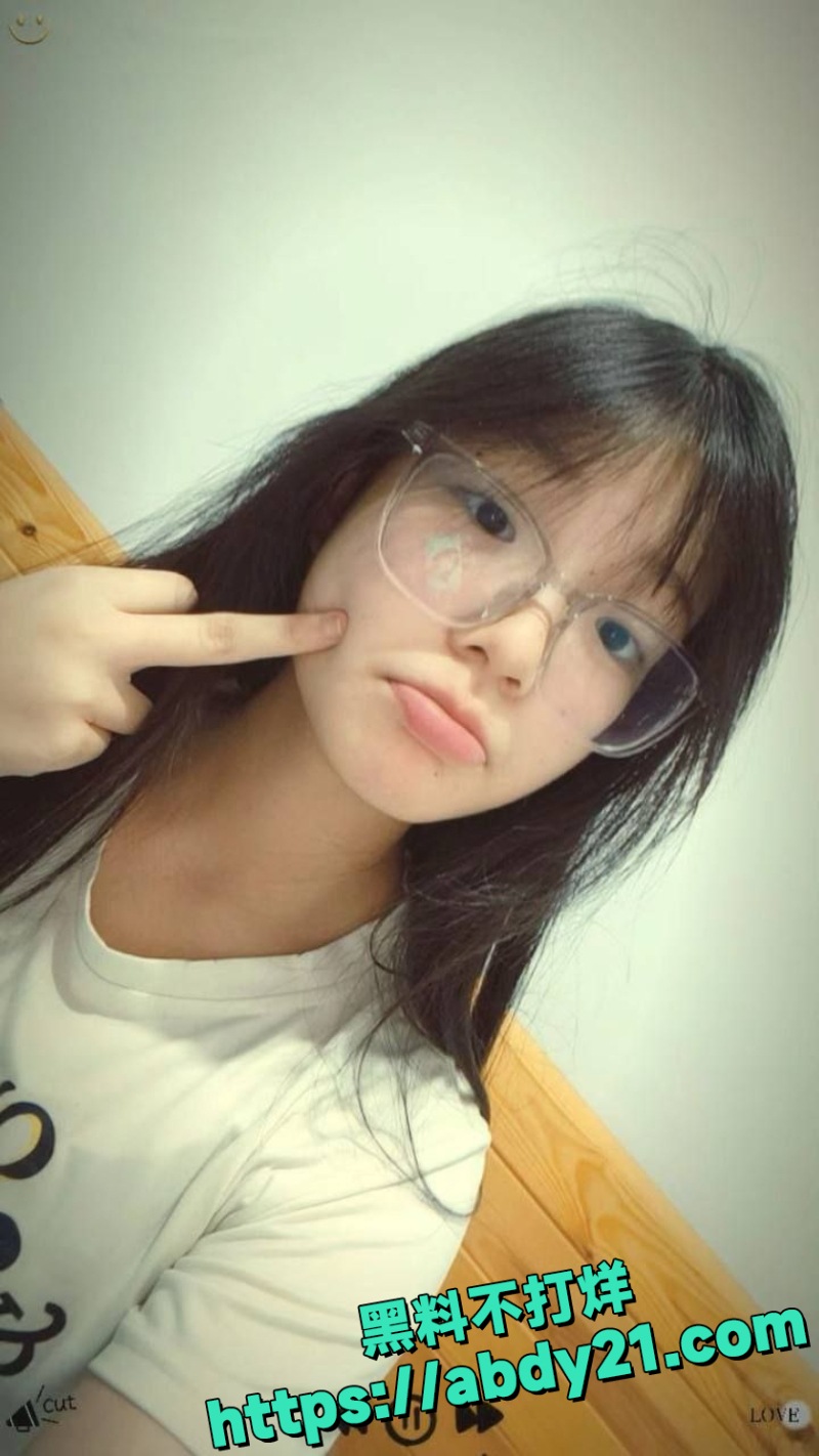 学生妹莹莹私拍视频 1