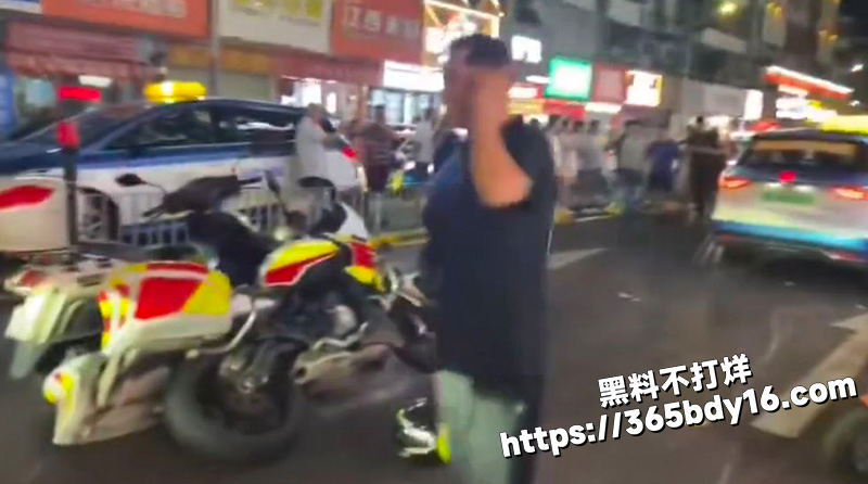 深圳龙岗区布吉路出租车冲撞行人 3