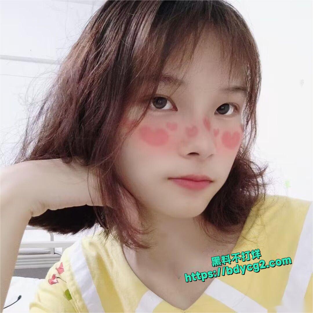 偷拍姐姐和表妹洗澡