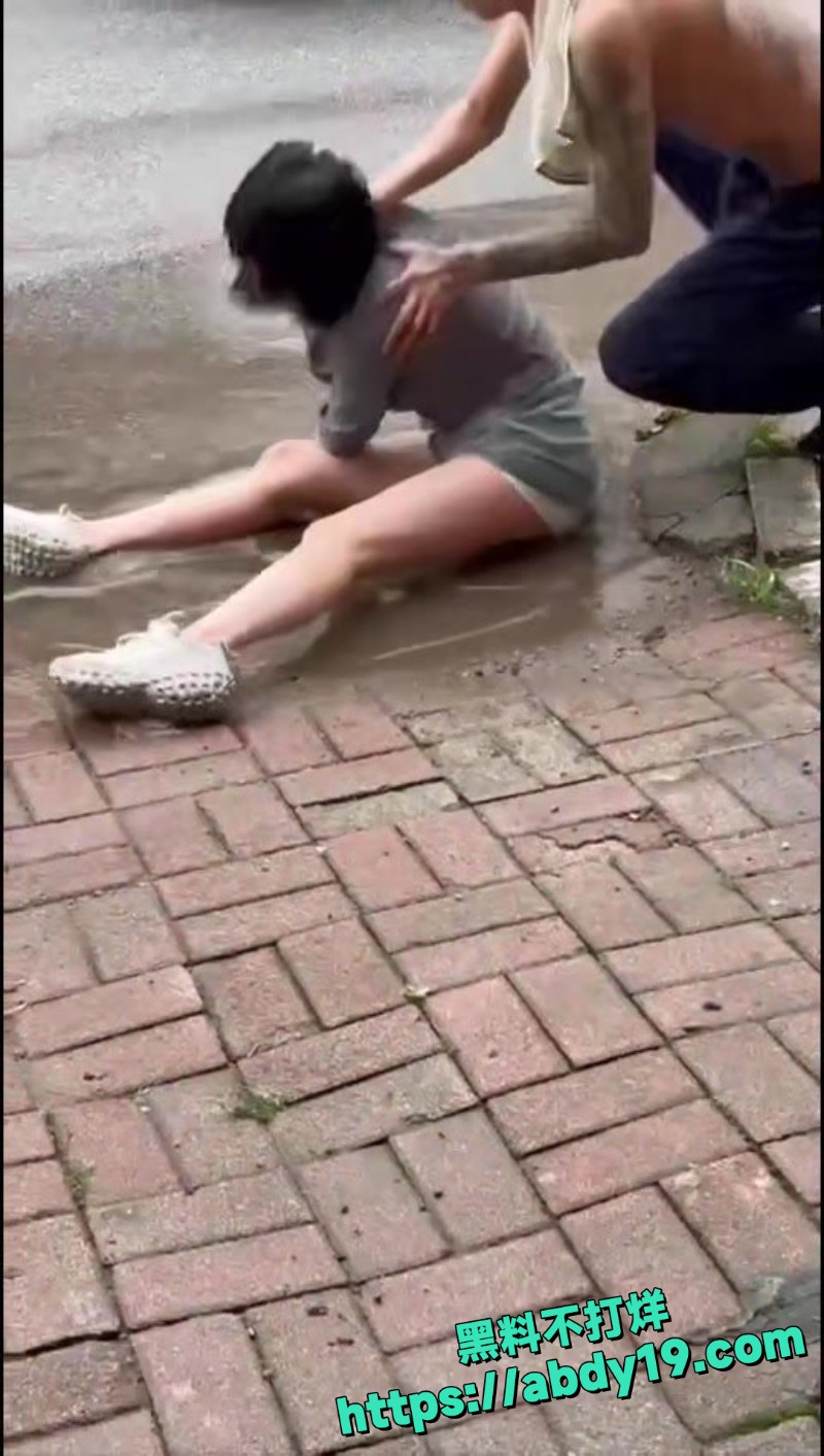 冰妹嗑药丧尸行为曝光5