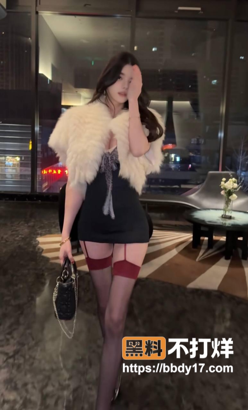 抖音御姐园子是大长腿 2