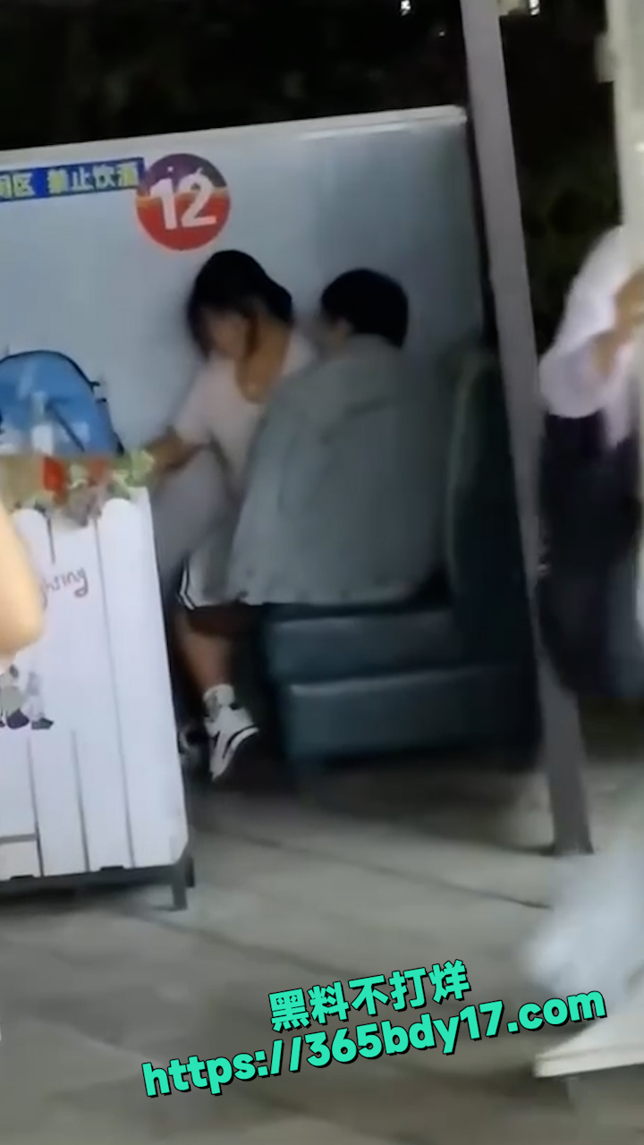 云南昆明校园小情侣 15