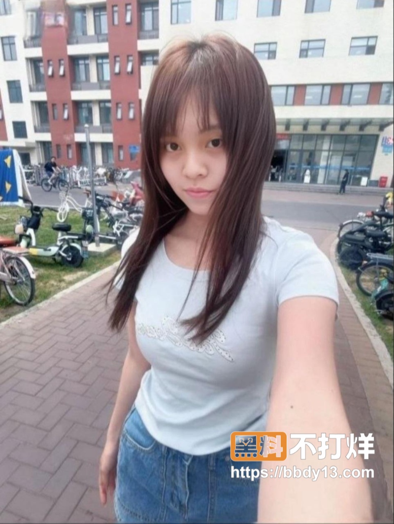 贵州大一新生沈菲01