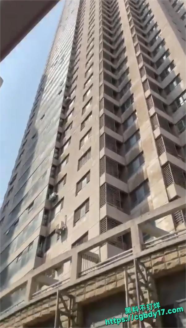 跳楼人两半了1