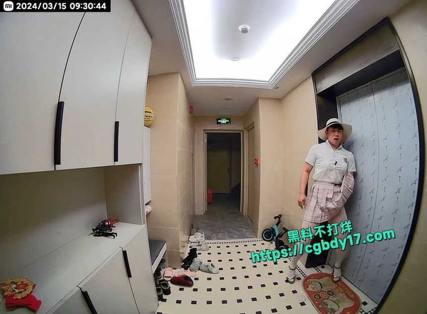 死肥仔穿JK在别人家门口发骚5