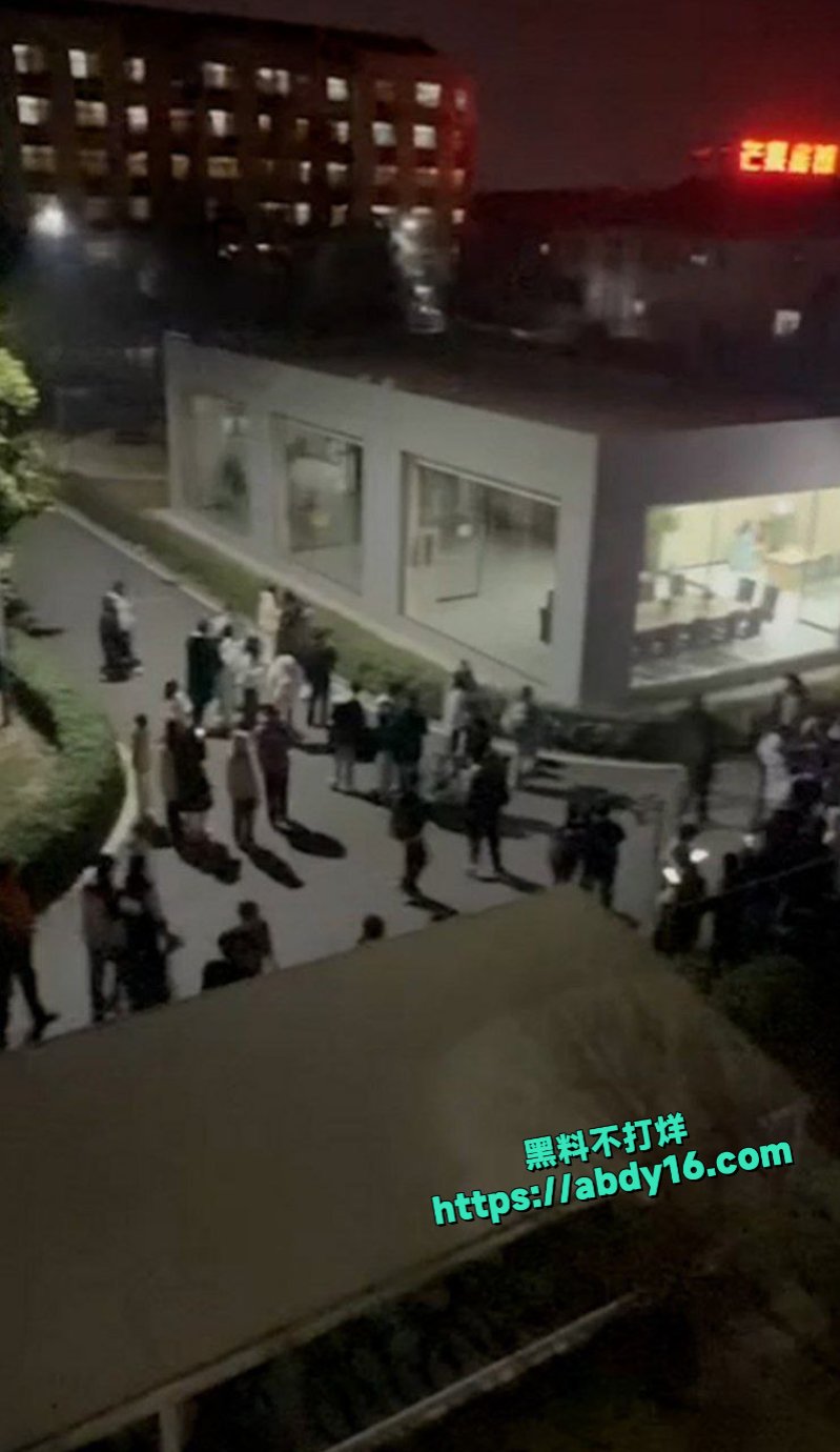 皖江工学院小情侣1