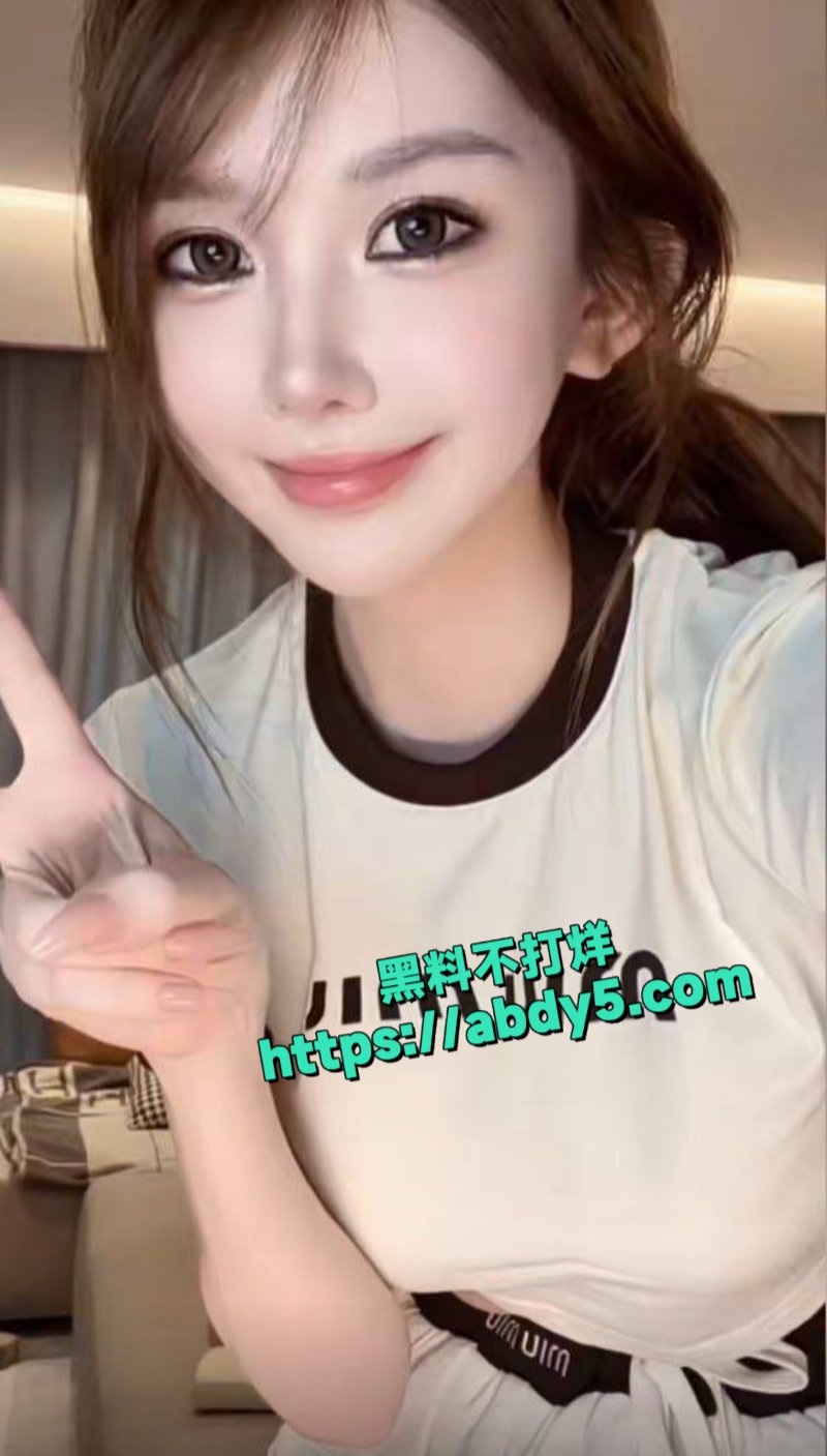 抖音80万粉丝网红呼呼zy4