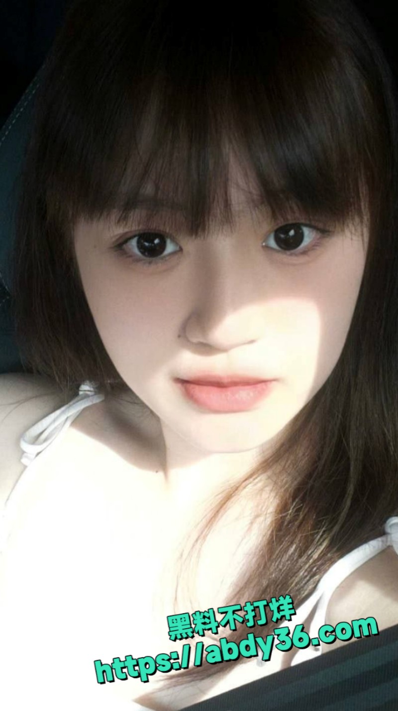 高颜值眼镜学生妹10