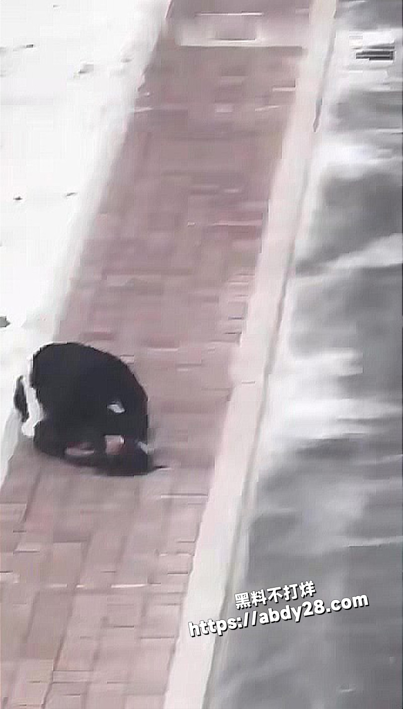 情侣吵架女生情绪失控7