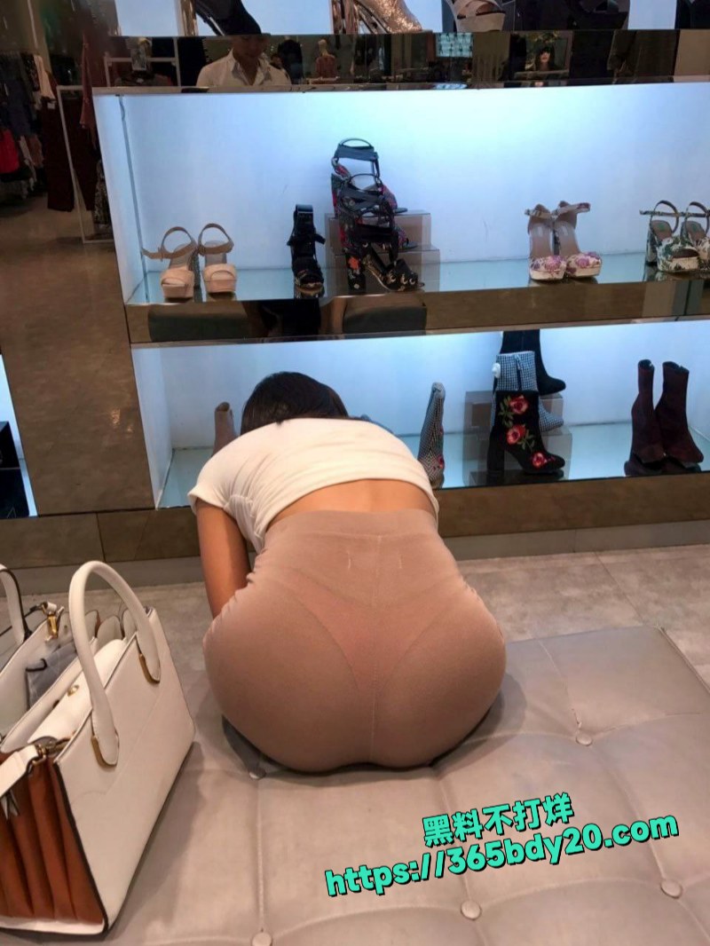 极品女大被调教私拍流出 12