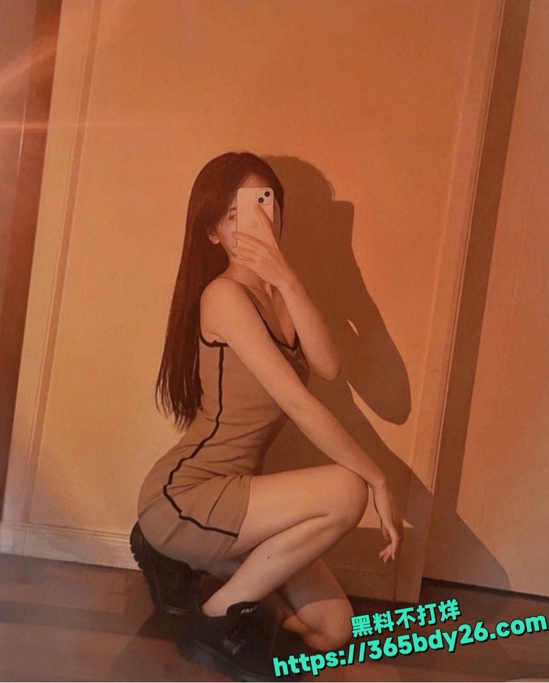 刘子群高反差嫩妹调教视频 2
