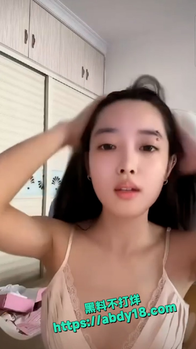 女主播走光 的瞬间 9