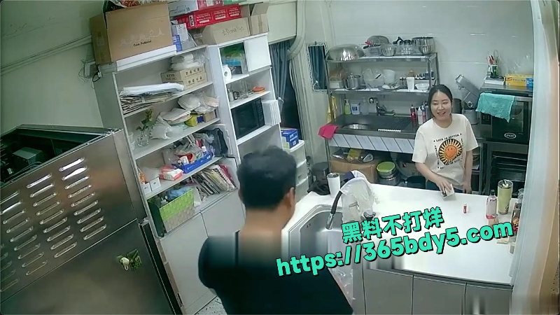 蛋糕店离异老板娘经常下班时间在后厨和男店员啪啪2