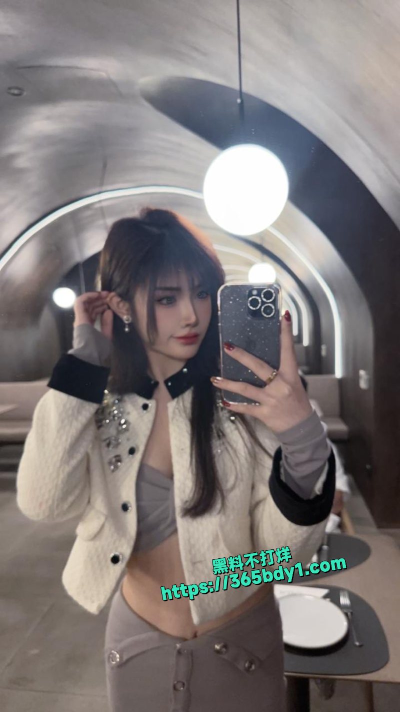 顶级名媛黄丽娜骚逼穿着女仆床伺候炮友2