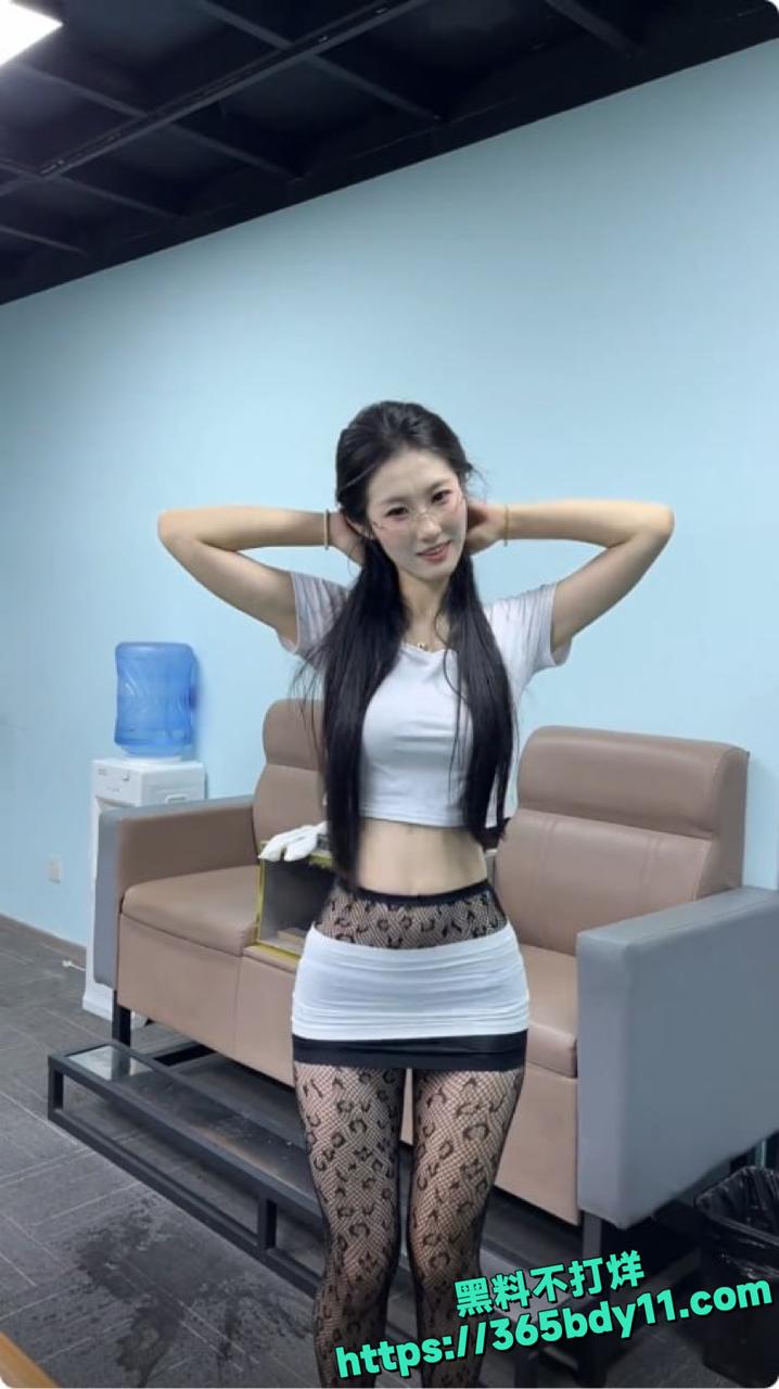 女神小语厂长AI扒衣视频流出4