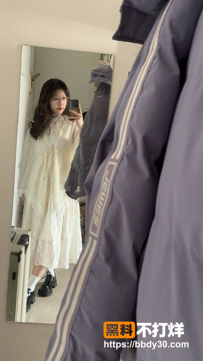 女老师和男友做爱自拍