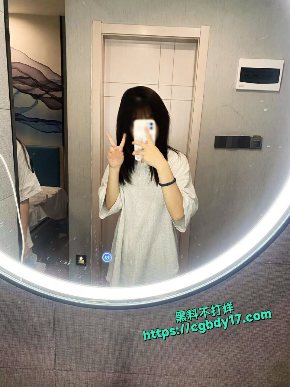 裸贷妹子蒋欣 微借款定制视频口叼内裤摆拍自慰抠出血18
