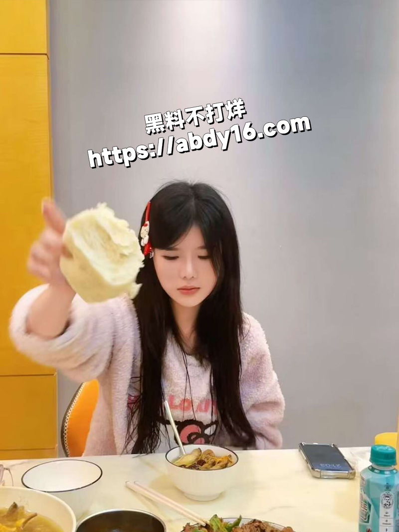 反差人妻 何丽